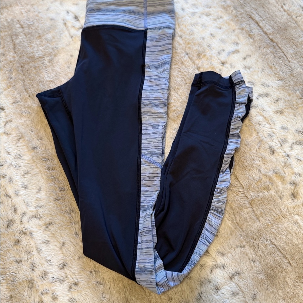Lululemon leggings, dark blue size 6, 29” inseam.